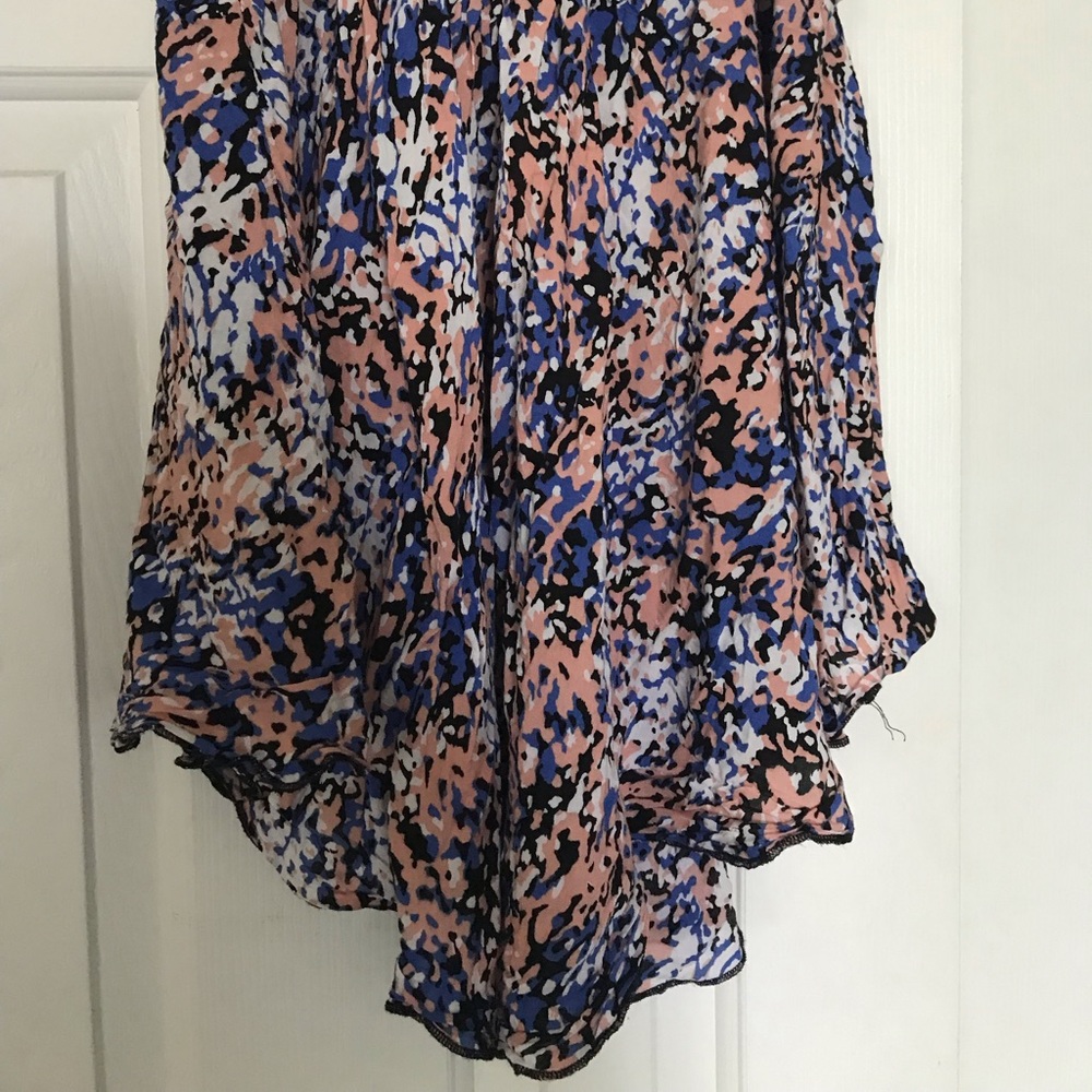 Flowy Multi-Color Tank Top - Picture 2 of 3